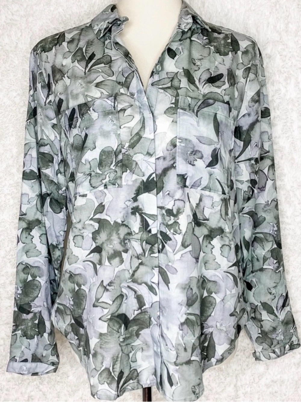 Cloth & Stone Tencel Floral Button Down Blouse Sage Gray Small Soft Luxe - Picture 5 of 5